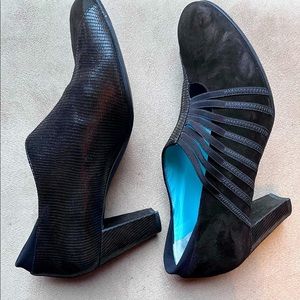 Thierry Rabotin Black pumps 40EU